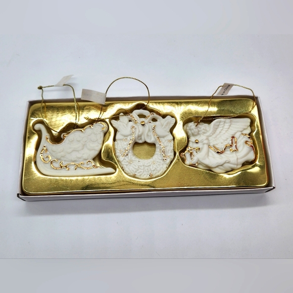 Vtg. Avon Collectible Christmas Tree Ornament Bisque Porcelain 24K Gold Accents - Picture 1 of 14